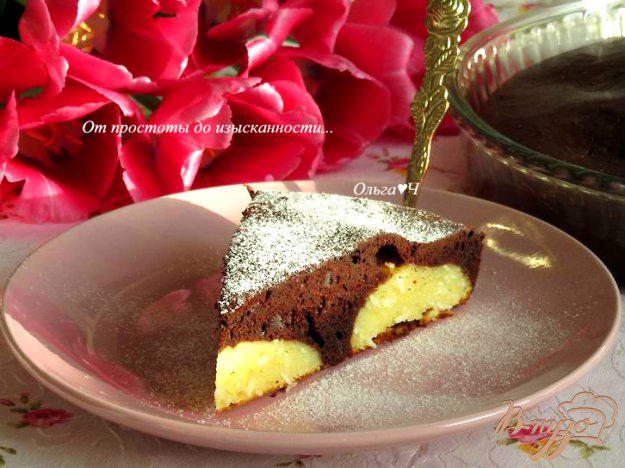 фото рецепта: Шоколадный пирог с творожно-кокосовыми шариками
