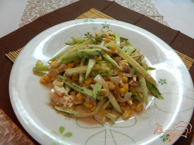 фото рецепта: Салат с консервированной кукурузой и курицей