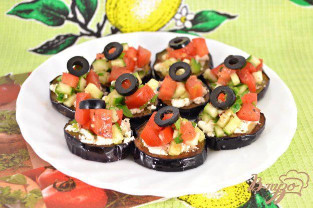 фото рецепта: Закуска из баклажанов, феты и овощной сальсы