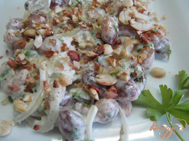 фото рецепта: Салат из фасоли с арахисом
