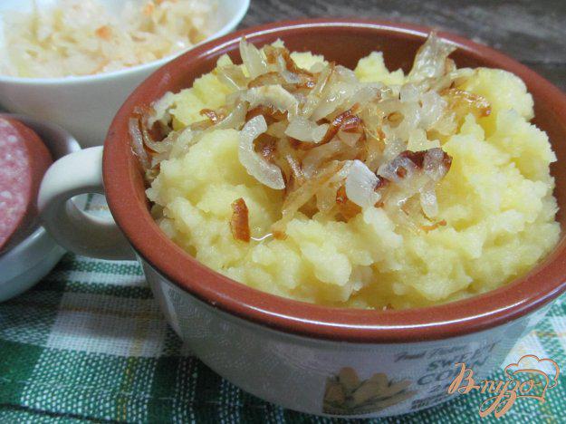 фото рецепта: Картофельное пюре с карамелизированным луком