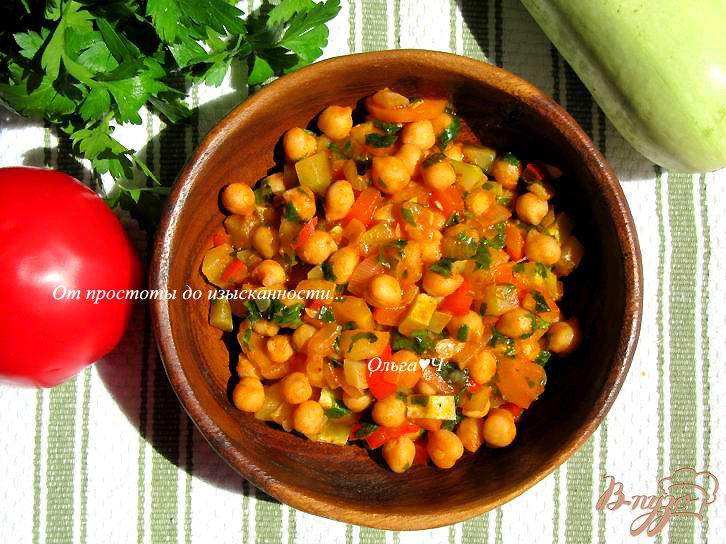 Овощное рагу с кабачками. Нут с кабачками. Нут с курицей. Молдавское блюдо с нутом. Суп с нутом с сардельками.
