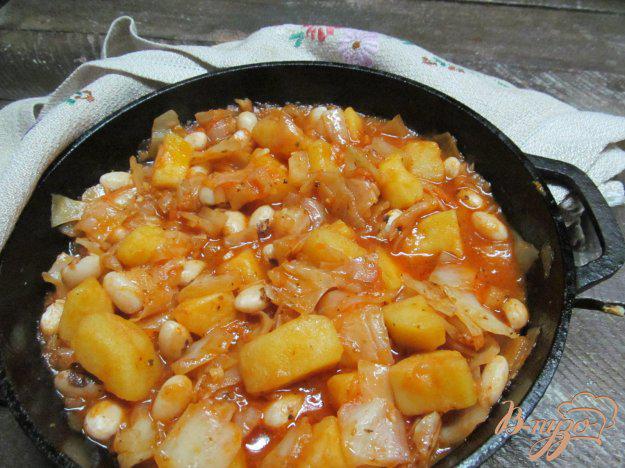 фото рецепта: Тушеная капуста с картофелем и фасолью