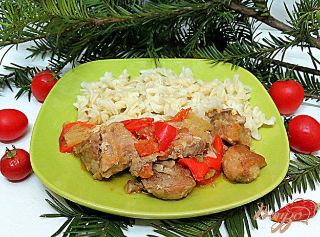 фото рецепта: Свинина тушёная с перцем и помидорами