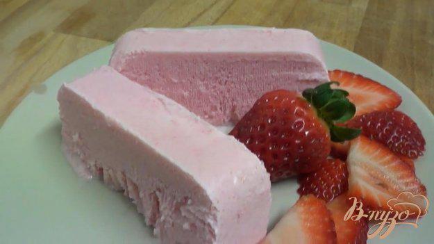 фото рецепта: Йогуртовый десерт с клубникой