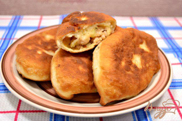 фото рецепта: Жареные пирожки с картофелем и куриным фаршем