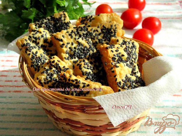 фото рецепта: Сырное печенье с чесноком и кунжутом