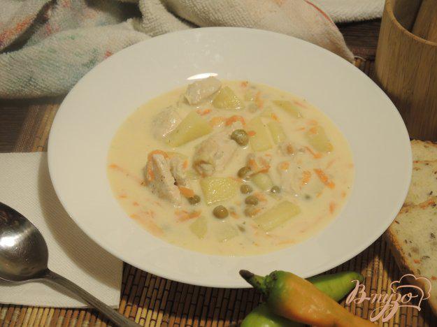 фото рецепта: Сырный суп с зеленым горошком
