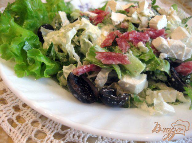 фото рецепта: Итальянский салат с салями и салатом латук