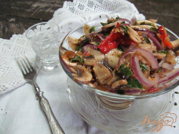 фото рецепта: Маринованный салат из шампиньонов