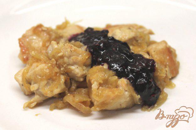 фото рецепта: Филе индейки с соусом из черной смородины