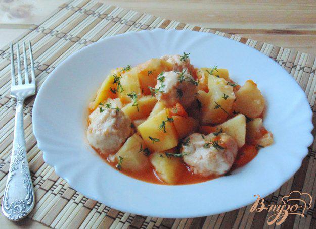 фото рецепта: Картофель с тыквой и фрикадельками в томатном соусе