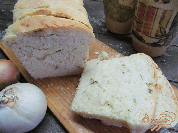 фото рецепта: Хлеб с шалфеем и чесноком