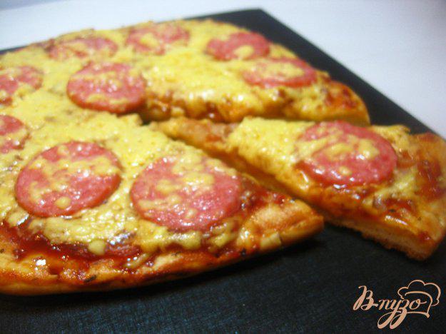фото рецепта: Пицца сырная с колбасками