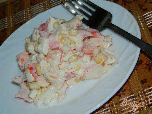 фото рецепта: Салат с крабовыми палочками и болгарским перцем