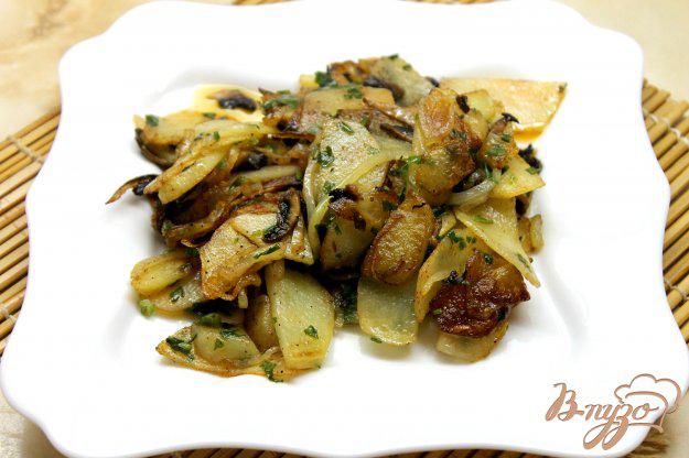 фото рецепта: Картофель с шампиньонами и паприкой
