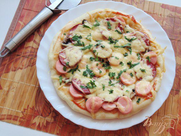 фото рецепта: Пицца с грибами и колбасой