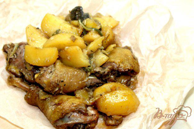 фото рецепта: Запеченные куриные ножки с баклажаном и картофелем