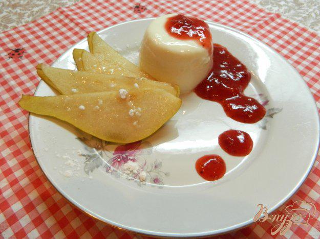 фото рецепта: Панакота с клубничным соусом