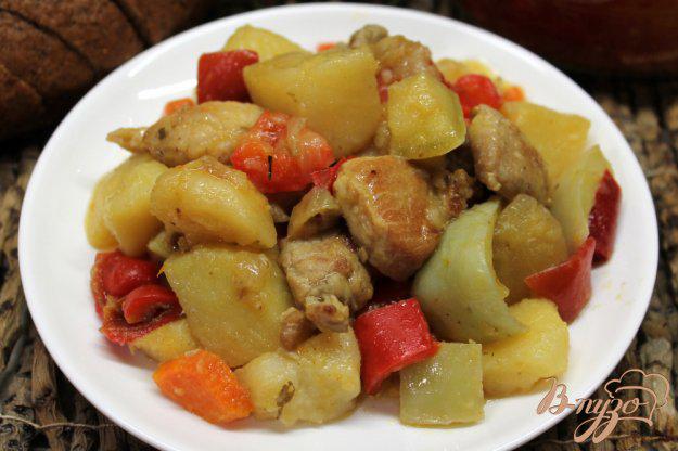 фото рецепта: Картофель тушеный со свининой и овощами