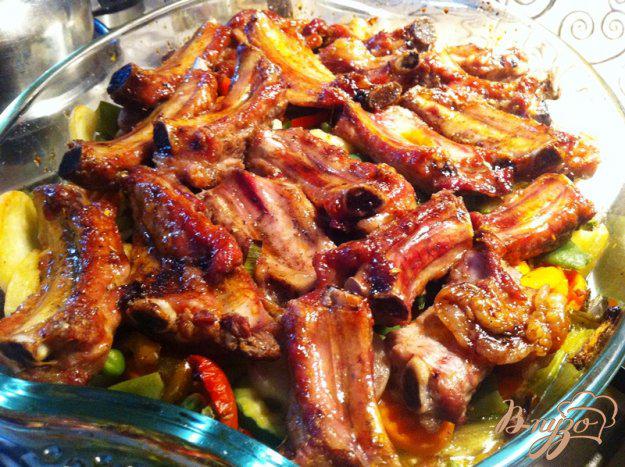 фото рецепта: Запеченные свиные ребрышки с овощами