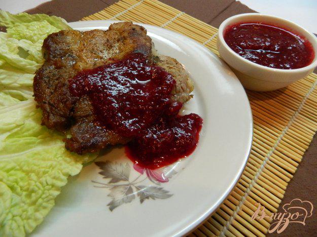 фото рецепта: Жареное мясо с клюквенным соусом