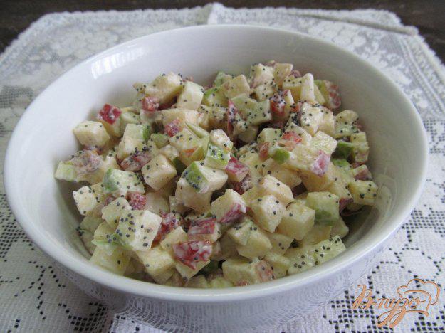 фото рецепта: Яблочный салат с кизилом