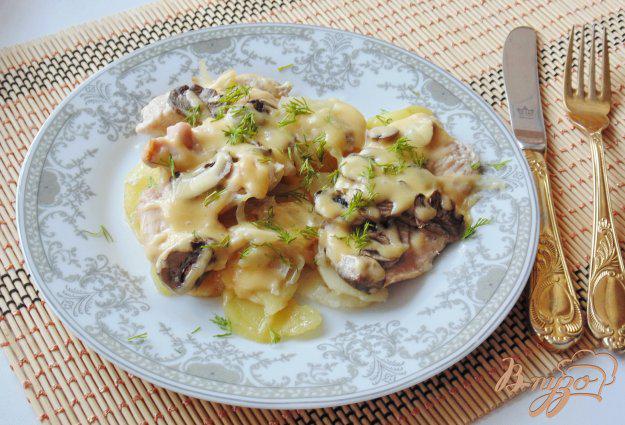 фото рецепта: Куриное филе с грибами и сыром