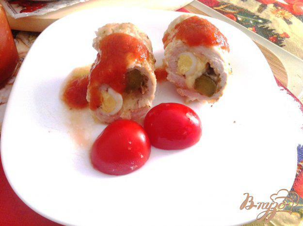фото рецепта: Рулетики из свинины с перепелиным яйцом, огурцом и сыром