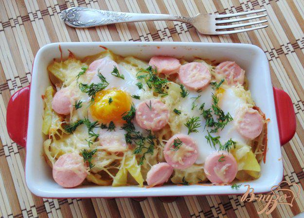 фото рецепта: Картофель с сосисками и сыром в духовке
