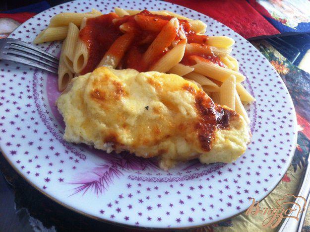 фото рецепта: Свинина с ананасом и сыром под чесночной заправкой