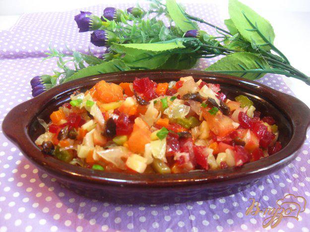 фото рецепта: Салат со свеклой, черносливом и яблоком