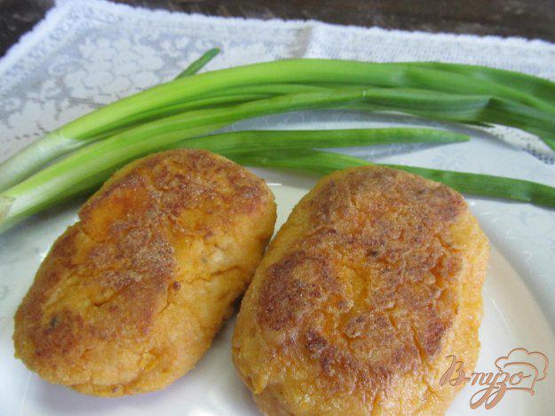 фото рецепта: Куриные котлеты с картофелем и томатной пастой