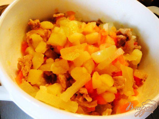 фото рецепта: Овощное рагу с капустой кольраби и телятиной для деток