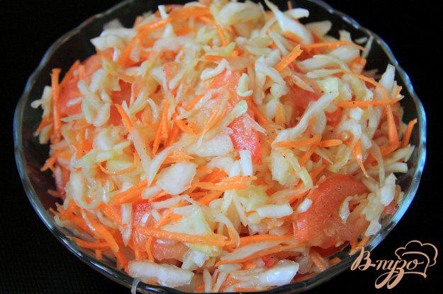 фото рецепта: Салат со свежей капустой, морковью и помидорами