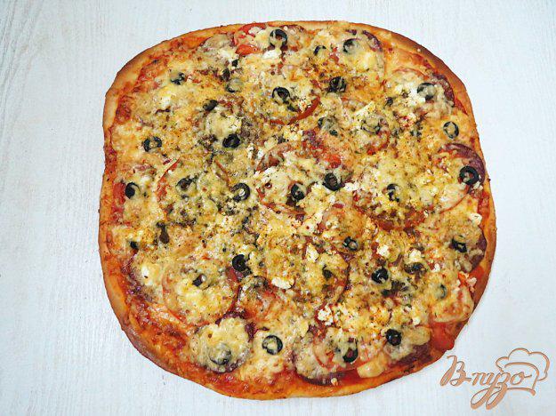 фото рецепта: Пицца из тонкого теста с копчёностями