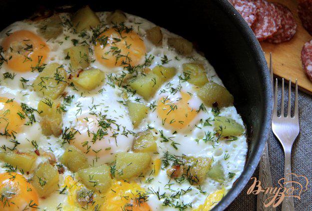 фото рецепта: Отварной картофель с яйцами