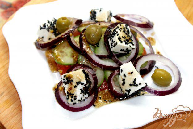фото рецепта: Овощной салат с фетой в кунжуте