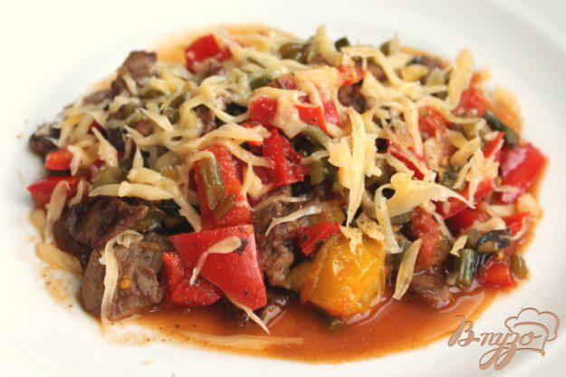 фото рецепта: Теплый салат их телятины, перца и помидоров черри