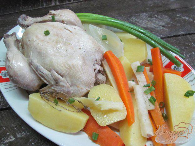 фото рецепта: Вареная курица с овощами