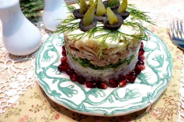 фото рецепта: Салат с рисом, яблоком и рыбной консервой
