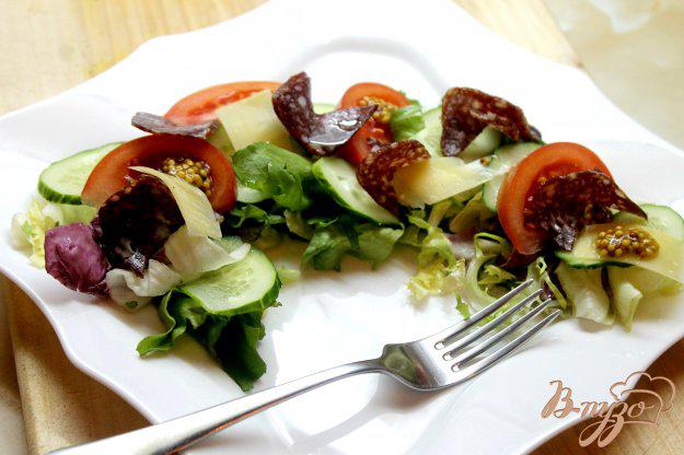 фото рецепта: Микс салата с овощами и сырокопченой колбасой