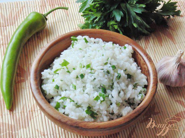 фото рецепта: Отварной рис с зеленью