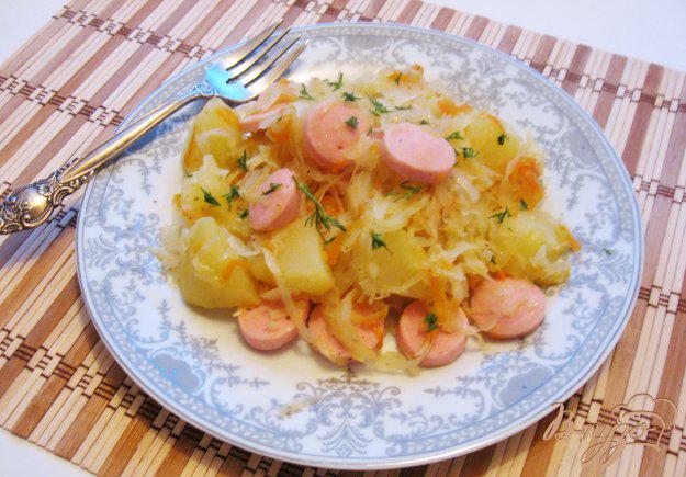 фото рецепта: Тушеная капуста с картофелем и сосисками