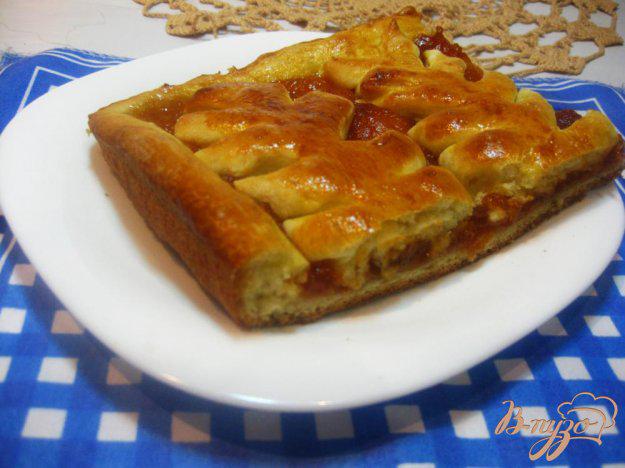 фото рецепта: Пирог с абрикосовым вареньем на дрожжевом тесте