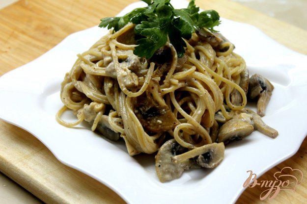 фото рецепта: Спагетти с грибами и соевым соусом