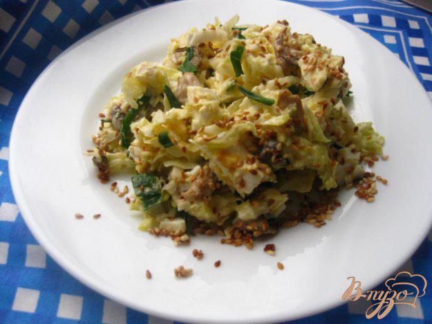фото рецепта: Салат с сельдереем грибами и кунжутом