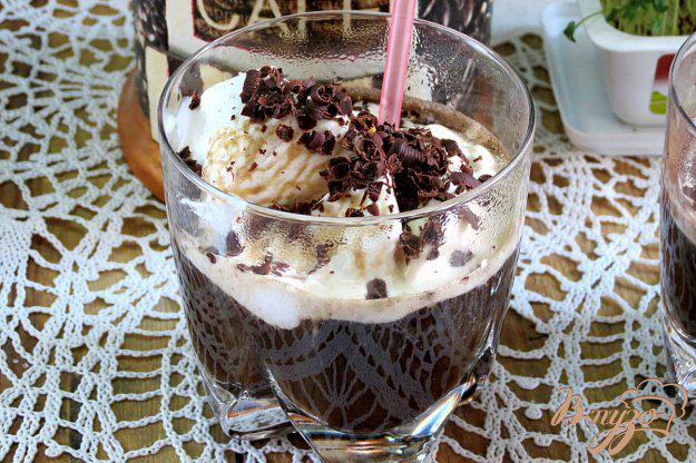 фото рецепта: Кофе с шоколадом и мороженым