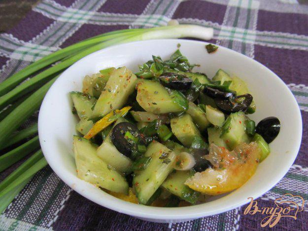 фото рецепта: Огуречный салат с оливками и мятой