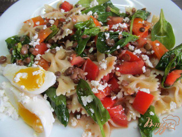 фото рецепта: Пестрый салат с макаронами и овощами